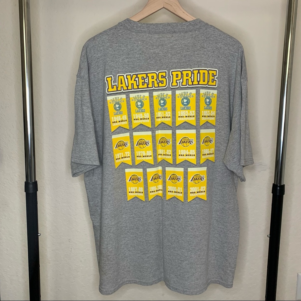 Vintage 2002 NBA L.A Lakers Majestic Champions Banners T-shirt Size XXL
